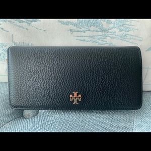 NWT Authentic Tory Burch Carter Slim Wristlet